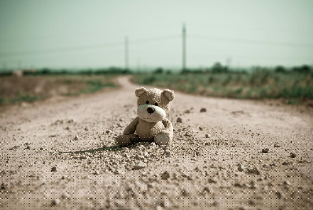 Not all adversity is equal: bullying, maltreatment, and persistent psychotic-like experiences